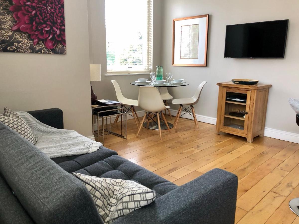 The Courtyard 2 Bedroom Apartments In Central Windsor With Parking מראה חיצוני תמונה