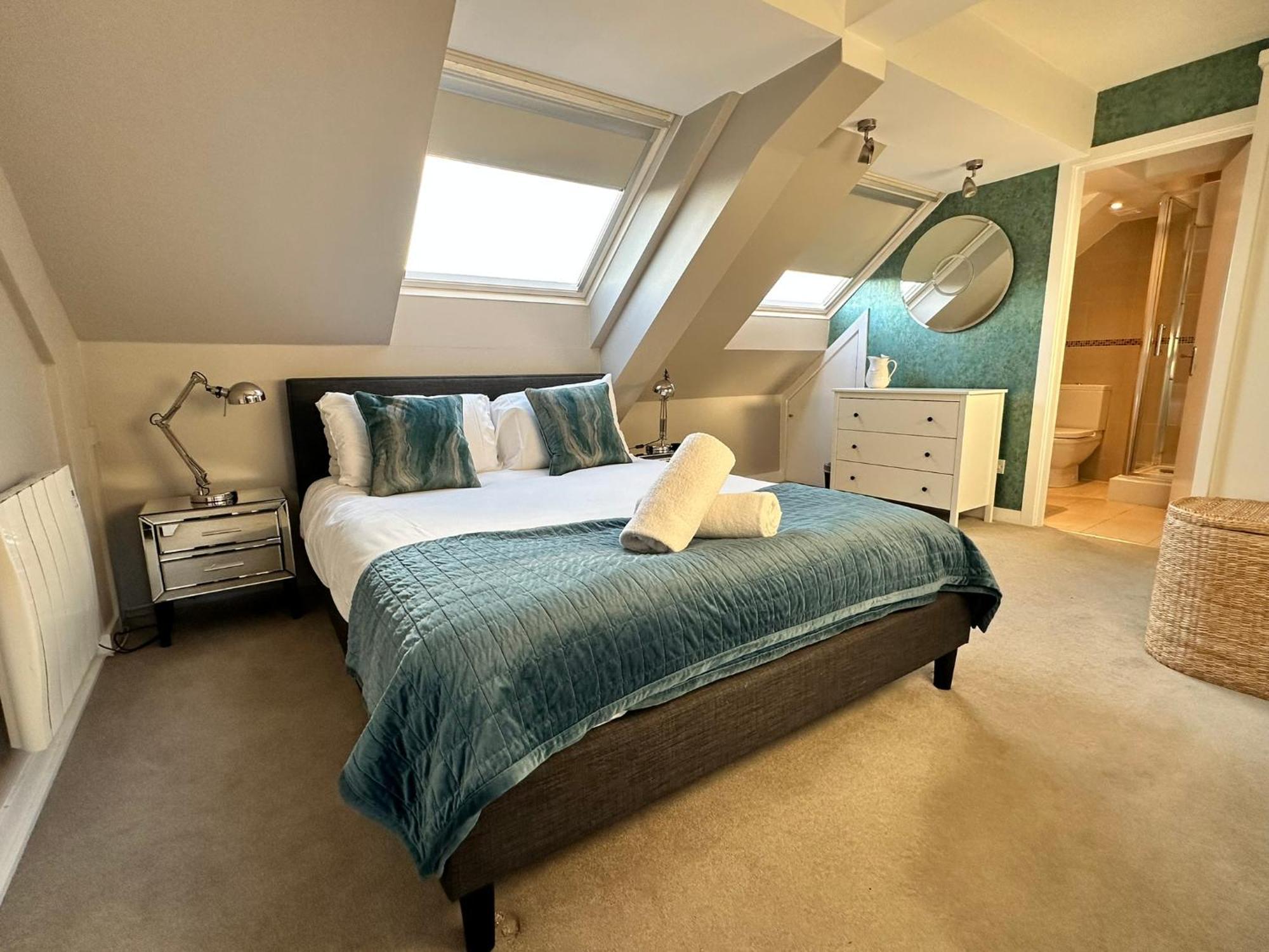 The Courtyard 2 Bedroom Apartments In Central Windsor With Parking מראה חיצוני תמונה