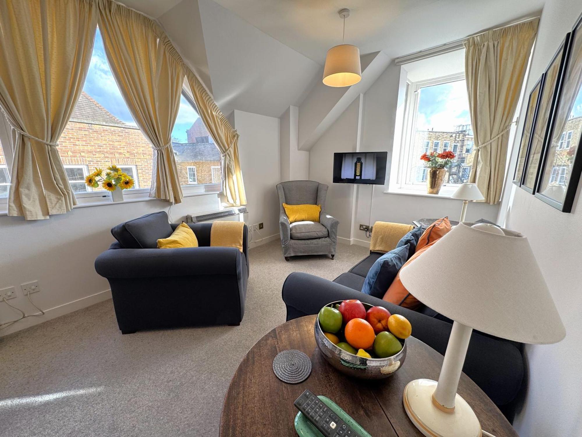 The Courtyard 2 Bedroom Apartments In Central Windsor With Parking מראה חיצוני תמונה