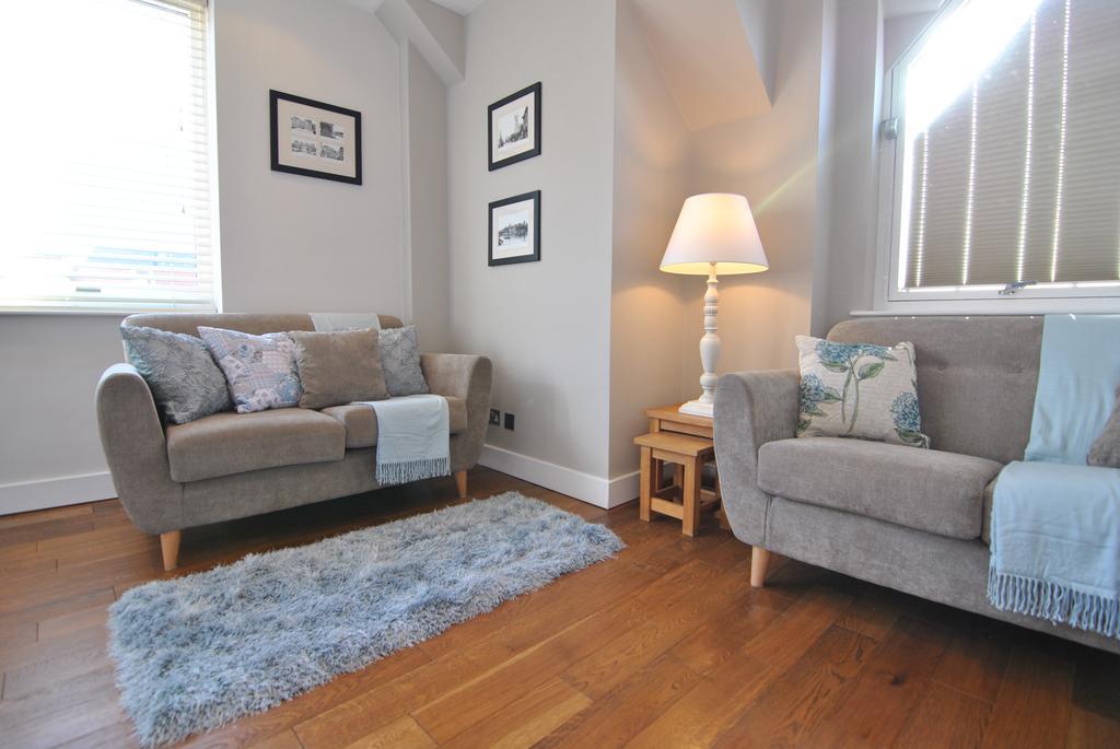 The Courtyard 2 Bedroom Apartments In Central Windsor With Parking מראה חיצוני תמונה